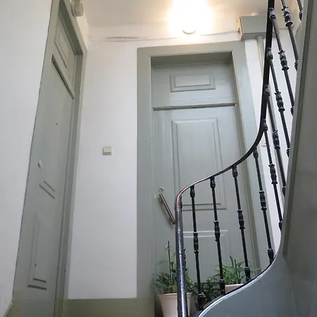 Chiado Bairro Alto, Bright And Newly Renovated 3 Bedroom Apartment, Historical Center Lisboa