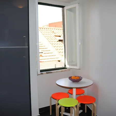 Chiado Bairro Alto, Bright And Newly Renovated 3 Bedroom Apartment, Historical Center * Лиссабон