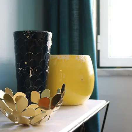 Апартаменты Chiado Bairro Alto, Bright And Newly Renovated 3 Bedroom Apartment, Historical Center