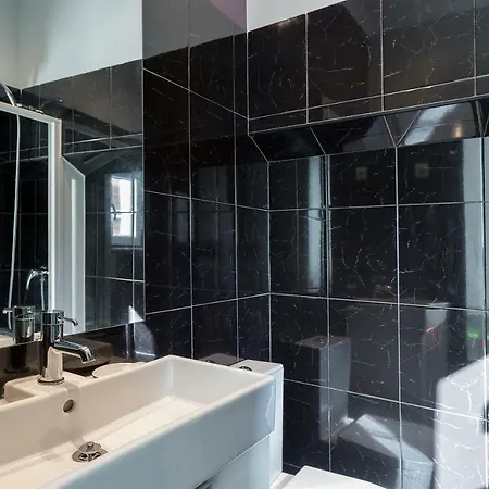 Chiado Bairro Alto, Bright And Newly Renovated 3 Bedroom Apartment, Historical Center Apartman Lisboa