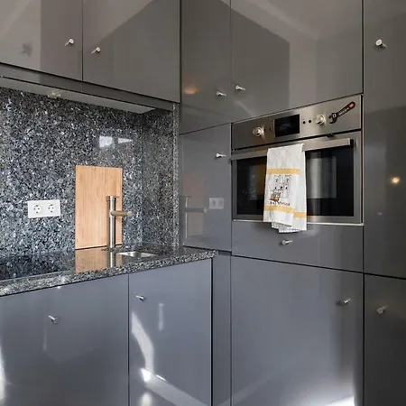 Chiado Bairro Alto, Bright And Newly Renovated 3 Bedroom Apartment, Historical Center *