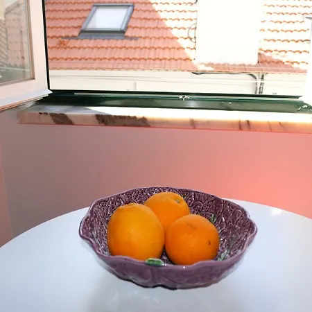 Chiado Bairro Alto, Bright And Newly Renovated 3 Bedroom Apartment, Historical Center *